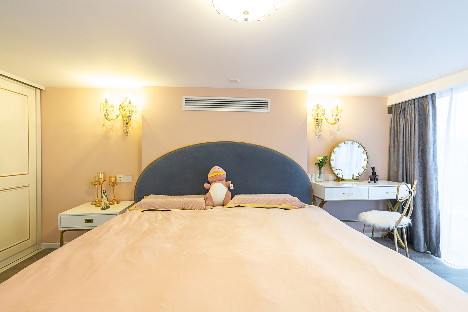 轻奢高级灰风格家装设计室内装修效果图-卧室 轻奢高级灰风格家装设计室内装修效果图-卧室