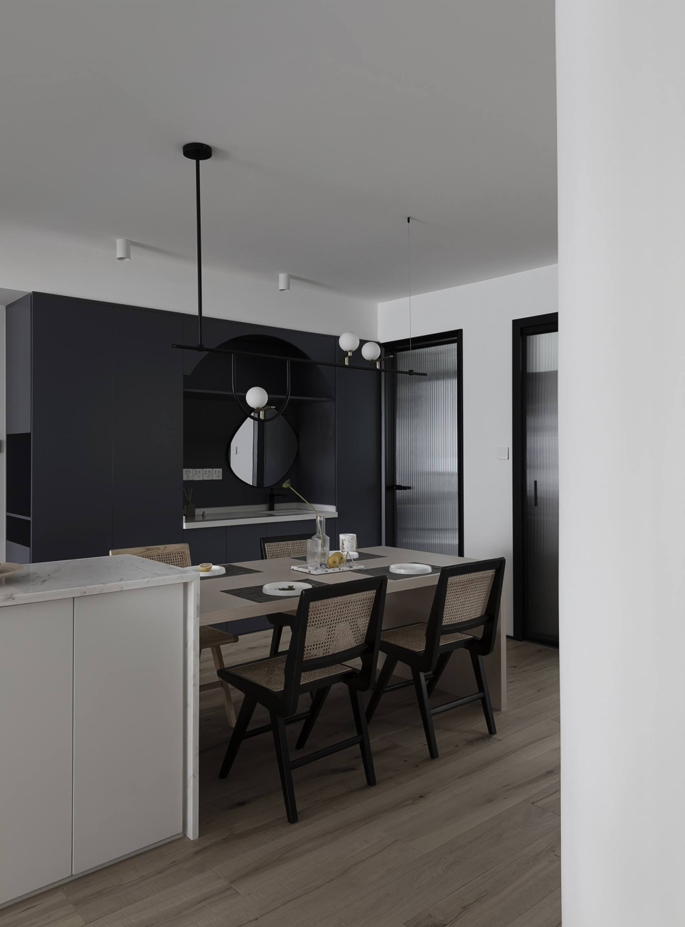 现代简约风格室内家装案例效果图-餐厅 现代简约风格室内家装案例效果图-餐厅