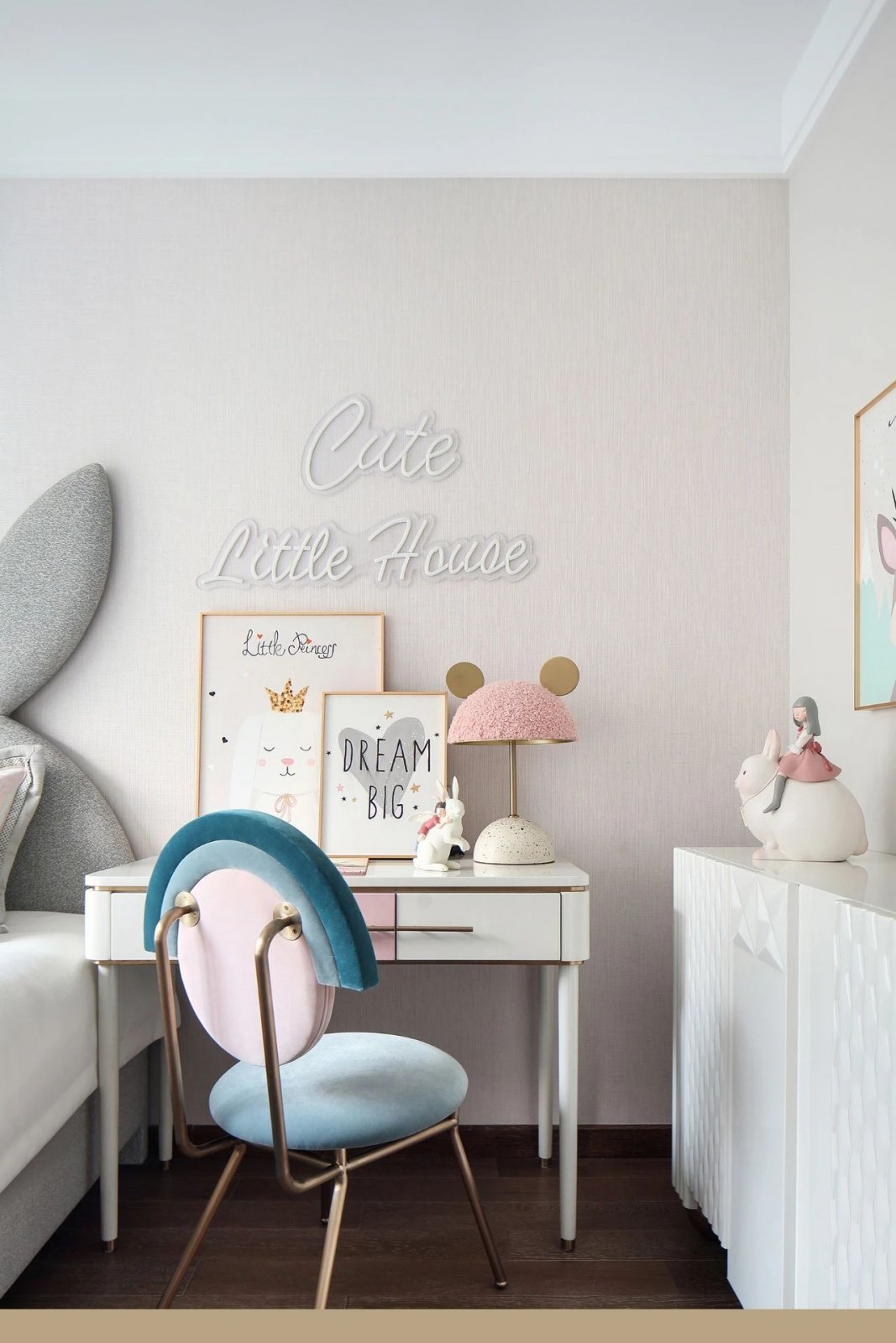 现代简约风格室内设计家装案例-书桌 现代简约风格室内设计家装案例-书桌